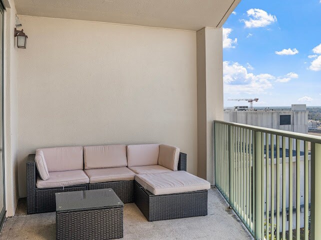 Foto del edificio - 300 S Duval St