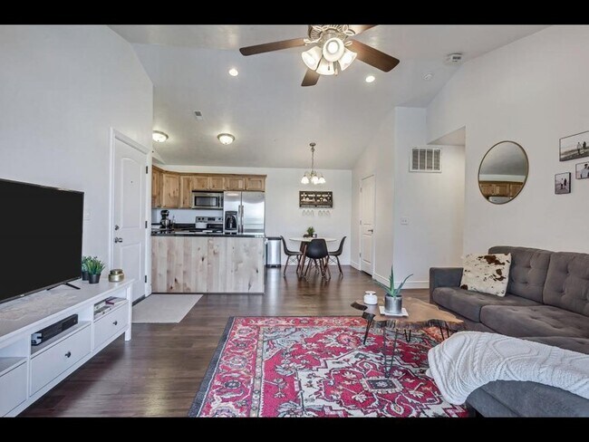 Building Photo - 986 W 270 S