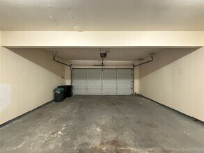 Building Photo - 1629 S Kirkwood Rd