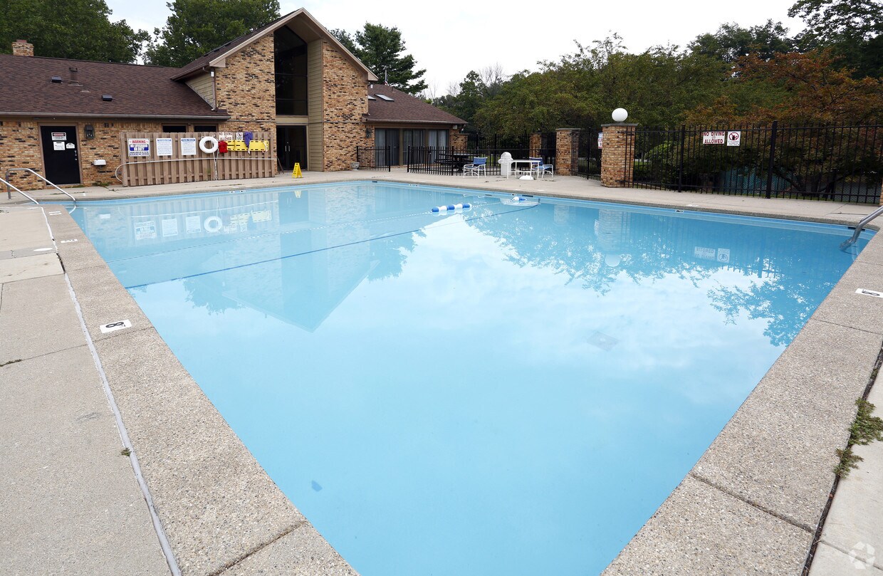 Crooked Creek Apartments in Indianapolis, IN