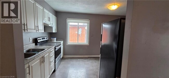 Building Photo - 54 Wyandotte St