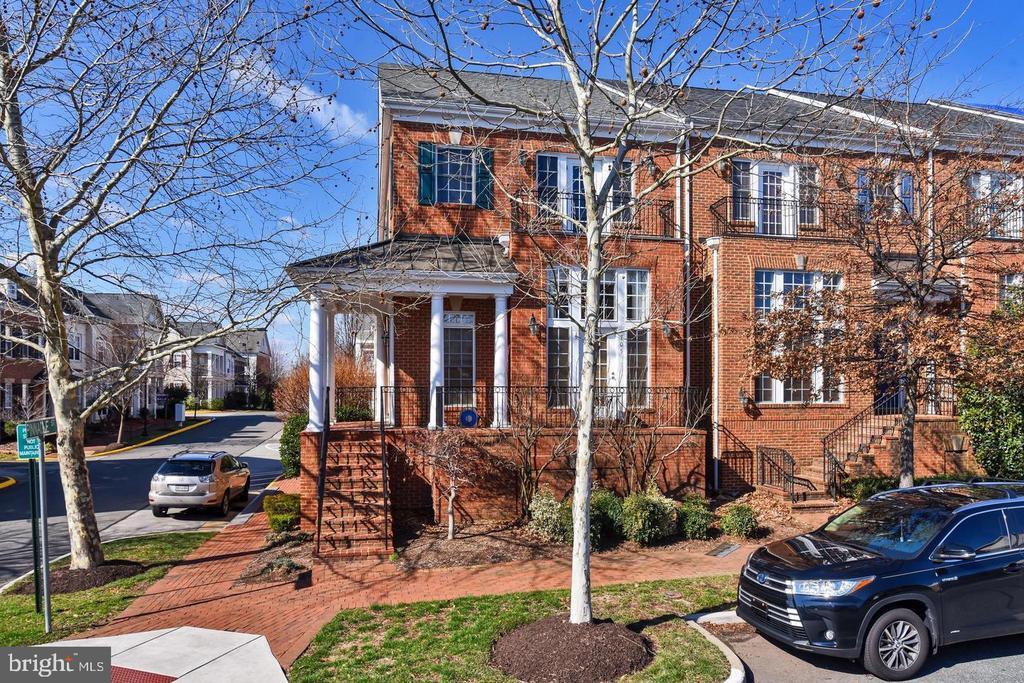 Foto principal - 705 Belmont Bay Dr