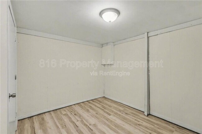 Foto del edificio - 11220 College Ave