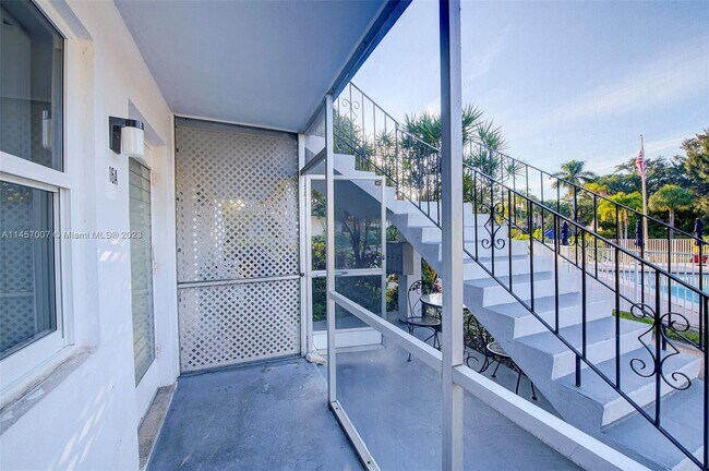 Foto del edificio - 1060 SE 14th Pl