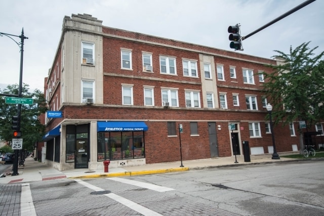 Building Photo - 1478 W Winnemac Ave