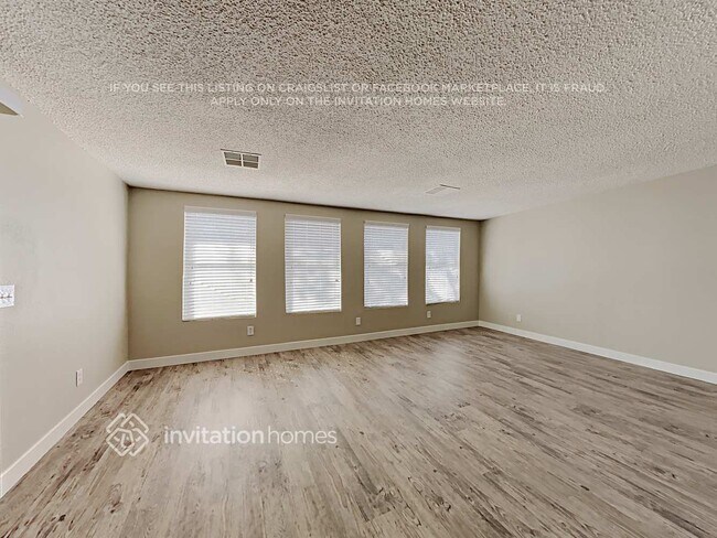 Foto del edificio - 127 Sterling Dr
