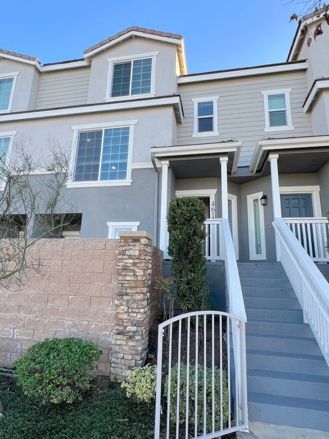 Foto del edificio - 4 Bedroom townhome available now in Cypress