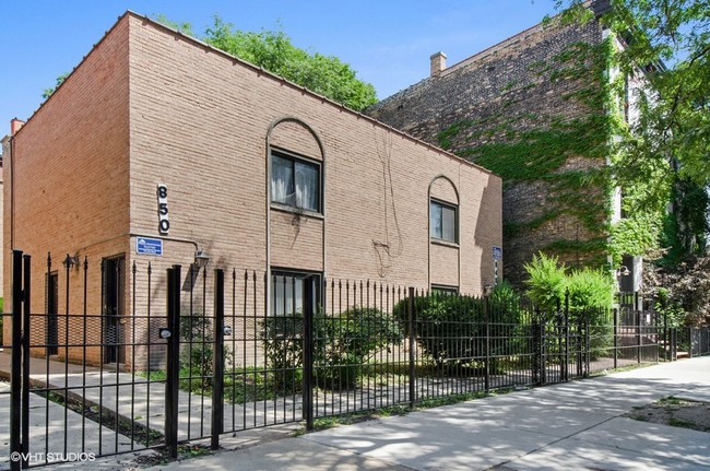 Building Photo - 848-50 W. Altgeld St.