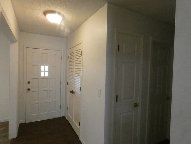 Building Photo - Beautiful Home in North Kansas City School District!