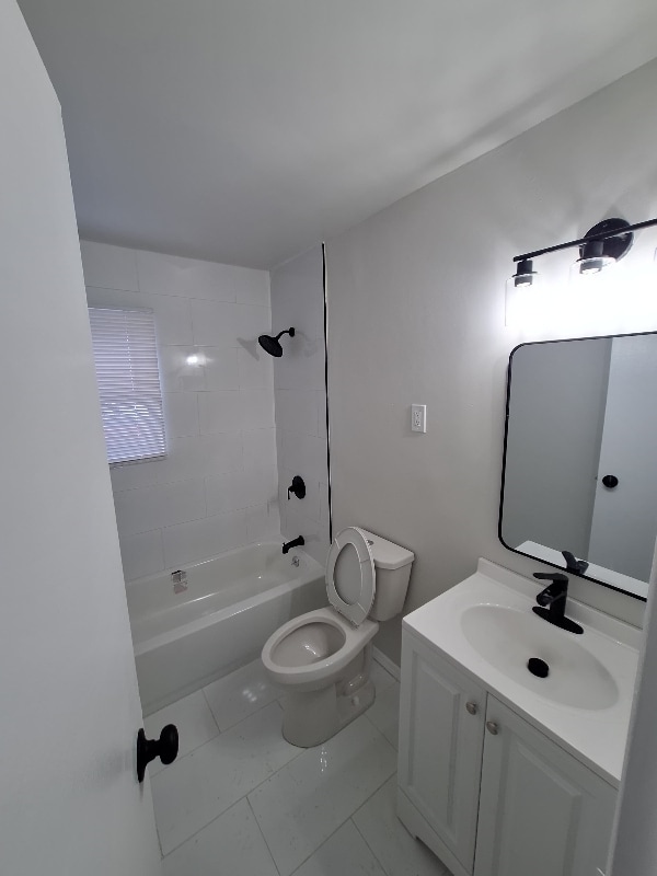 Building Photo - 91 Oak St