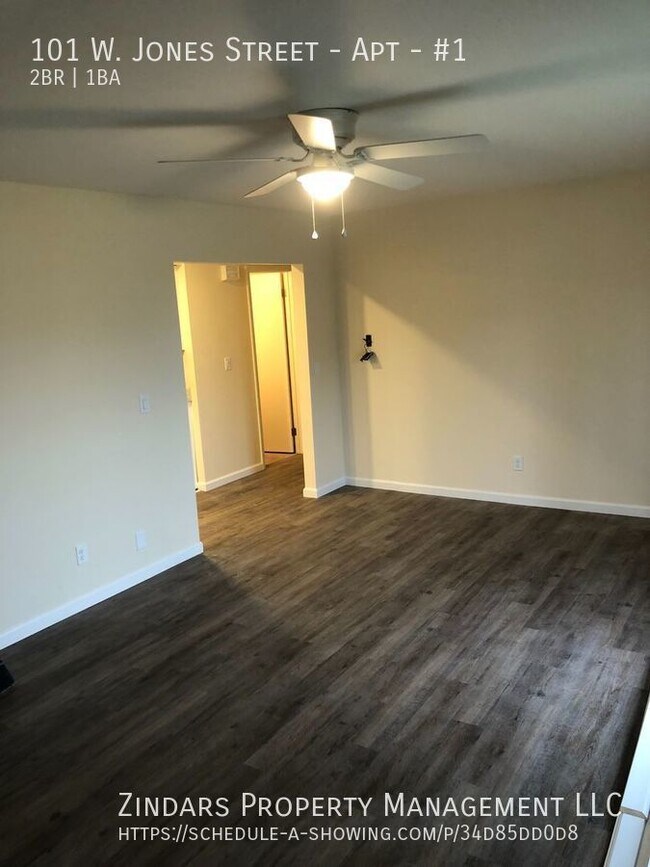 Building Photo - 2 bedroom 1 bath apartment on 1st floor Mi...