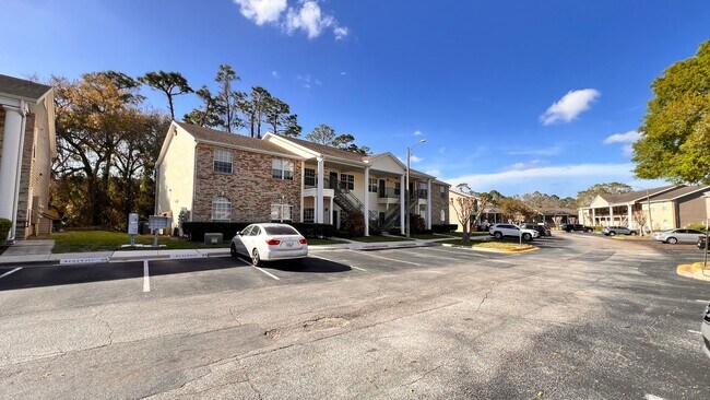 Foto del edificio - Stylish 2BR/2BA Condo in the Heart of Oviedo – Comfort, Convenience & Resort-Style Living! WASHER...