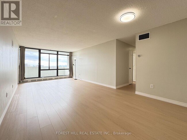 Photo du bâtiment - 3300-3300 Don Mills Rd