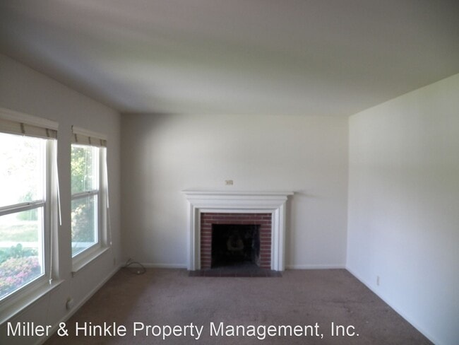 Building Photo - 3 br, 1 bath House - 623 N. Clover Avenue