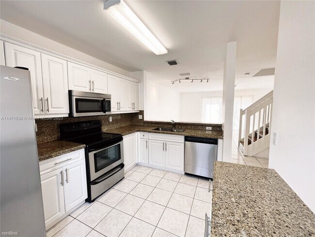 Building Photo - 3 br, 2.5 bath Townhome - 844 NW 208th Dr ...