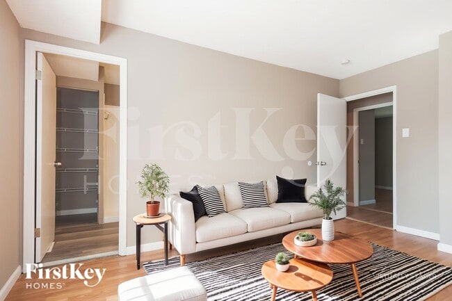 Building Photo - 9553 Winkler Dr