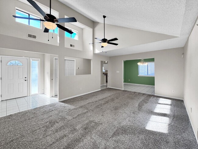 Building Photo - Pool Home in Holley By The Sea