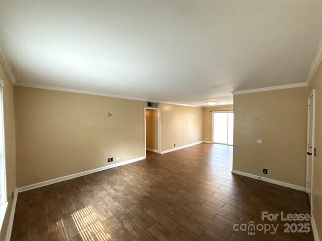 Foto del edificio - 2632 Park Rd