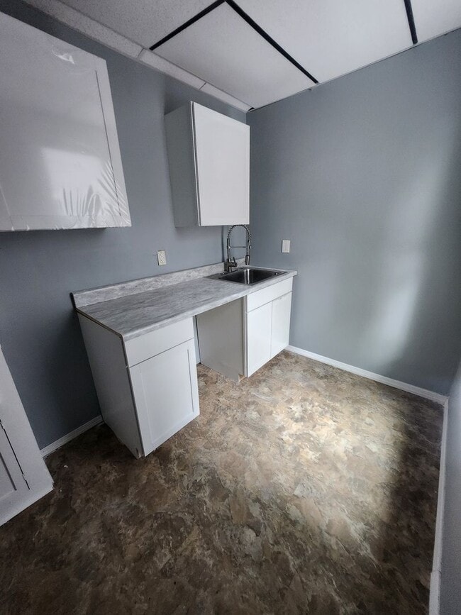 Building Photo - 815 W 17th St Building Photo - 815 W 17th St