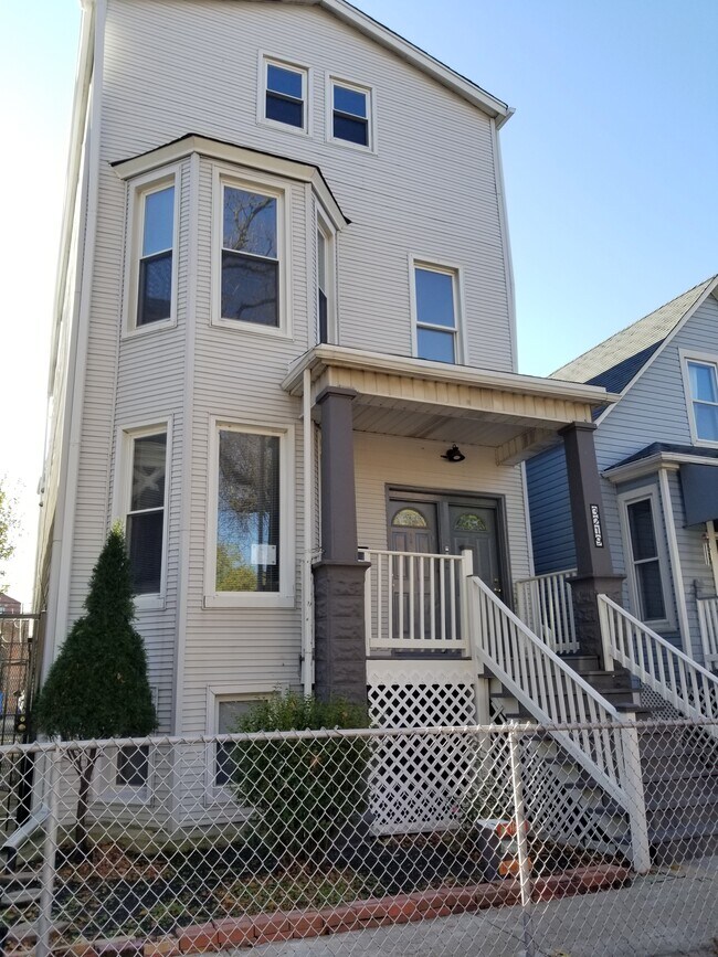 Building Photo - 3219 W McLean Ave