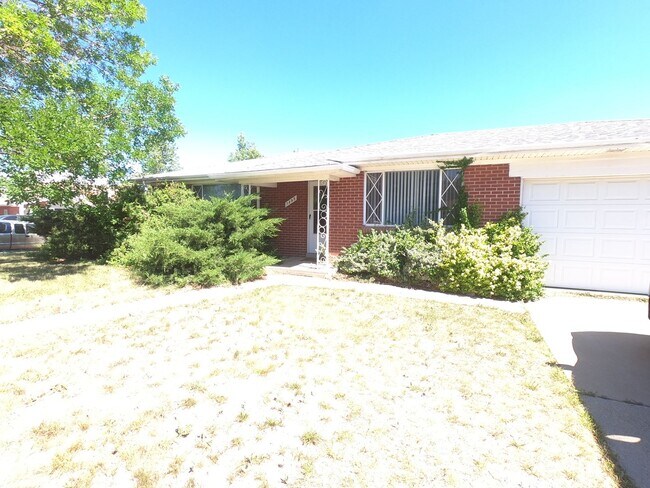 Foto del edificio - Corner Lot Brick Ranch in Broomfield, CO!