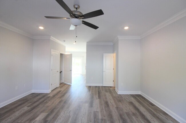 Building Photo - Stylish and Spacious Townhome Near Sentara...