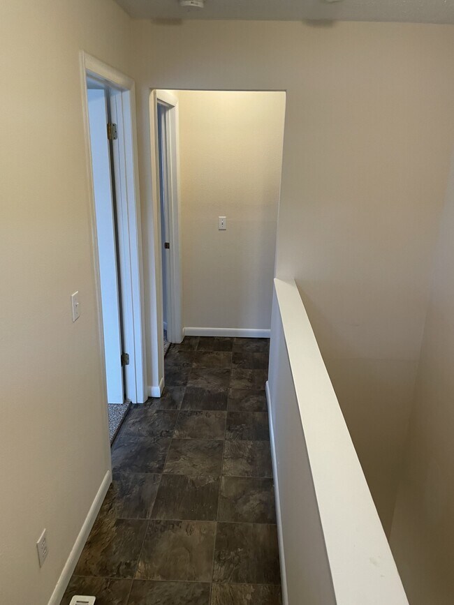 Entrada superior - 310 Galvin Rd N