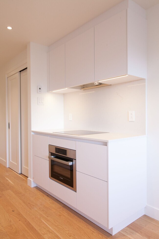 Building Photo - 3460 Rue Durocher