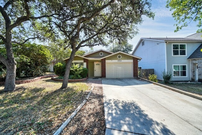 Cozy 3-Bed, 2-Bath with Fireplace in Prime... - Cozy 3-Bed, 2-Bath with Fireplace in Prime... House