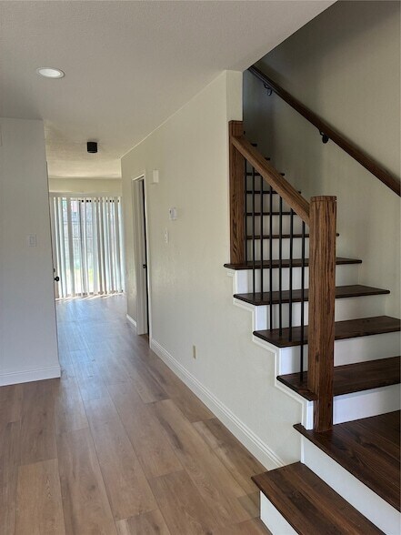 Foto del edificio - 2101 Mistletoe Ave