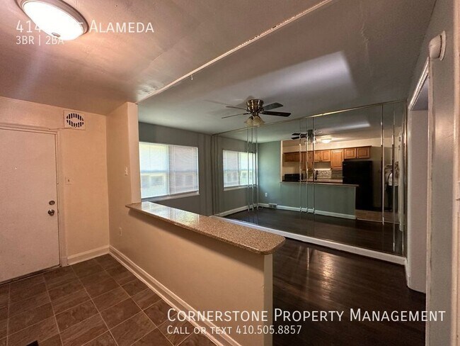 Foto del edificio - 3 Bed 1.5 Bath | $1500  | 4143 The Alameda...