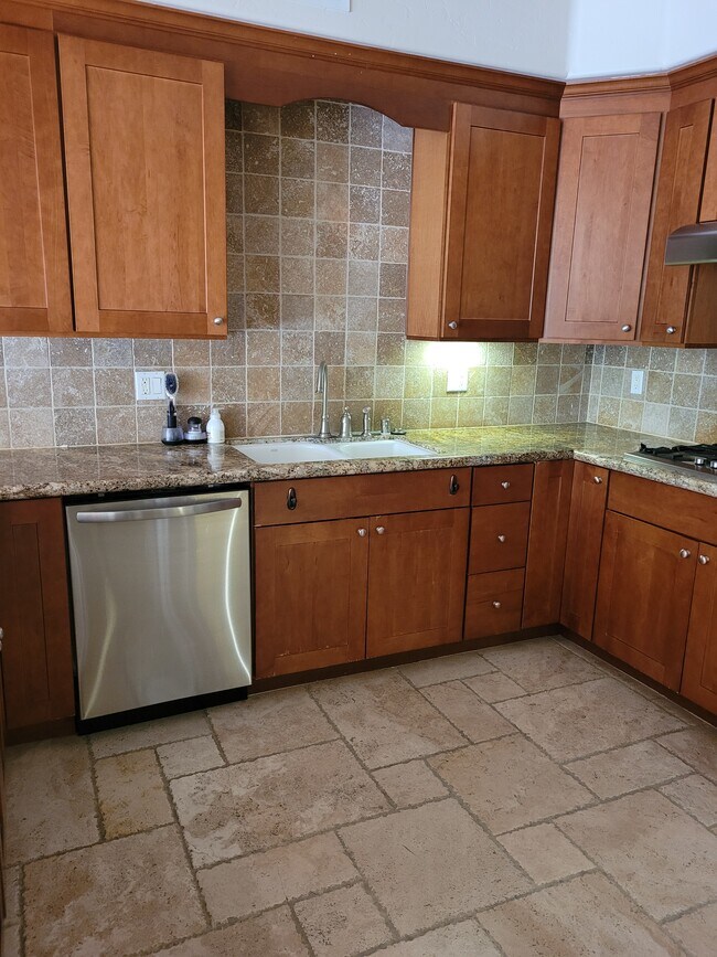 Kitchen - 3312 Clay St Townhome