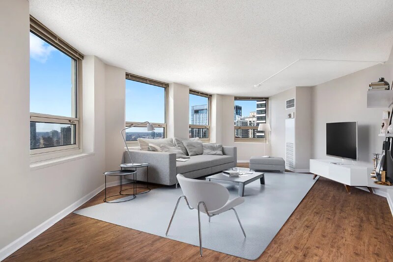 Foto principal - 750 N Rush St