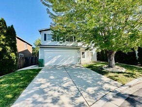 Building Photo - 10030 Shooting Star Ct