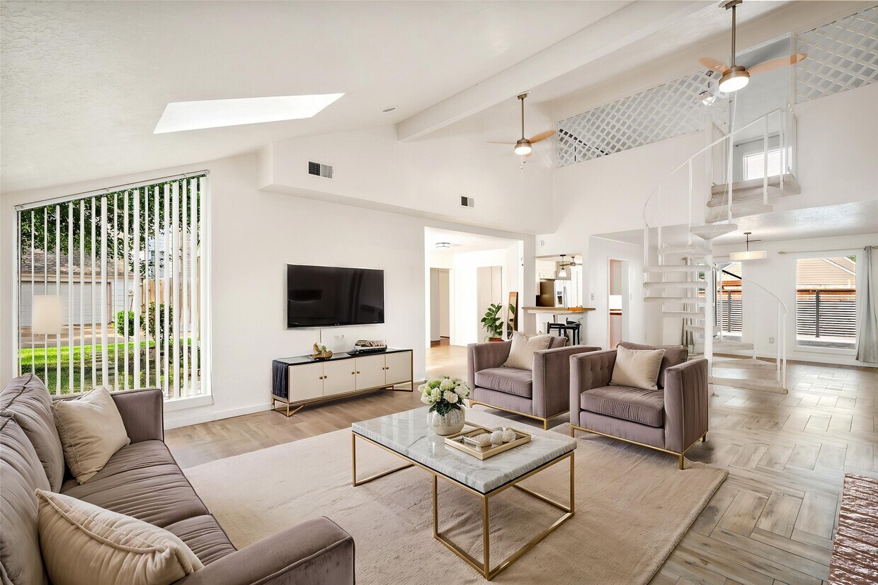 Foto principal - 707 Center Hill Dr