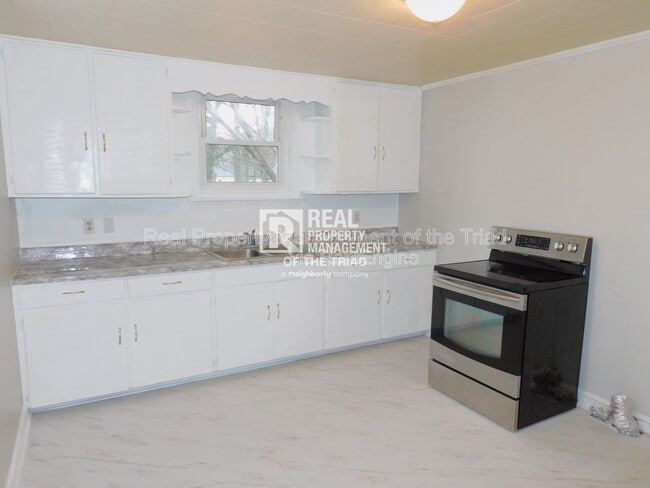 Building Photo - 3405 Derby Pl