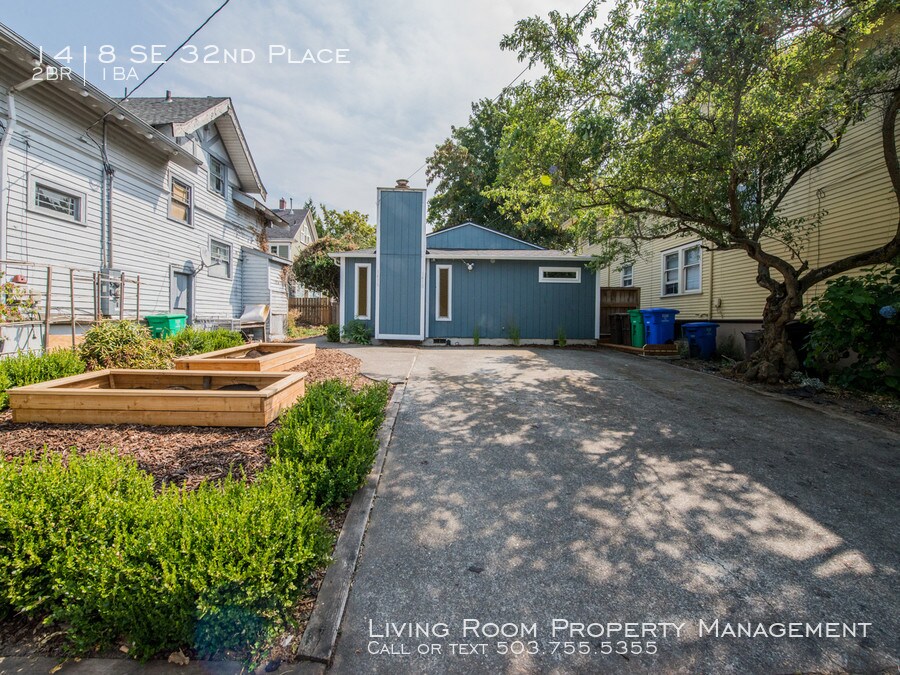 Primary Photo - Two Bedroom Duplex in the heart of Hawthorne!