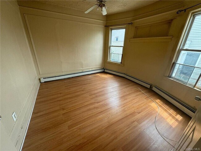 Building Photo - 355 Mundy Ln