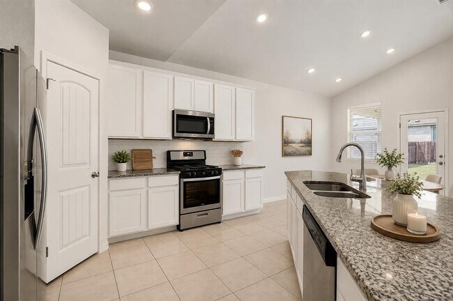 Building Photo - 541 Palmilla St