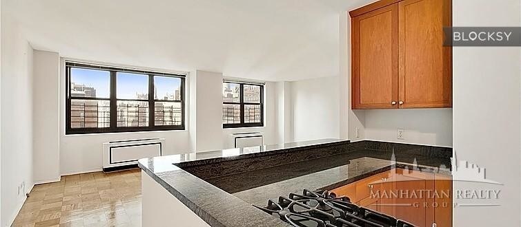 Foto principal - 300 E 71st St