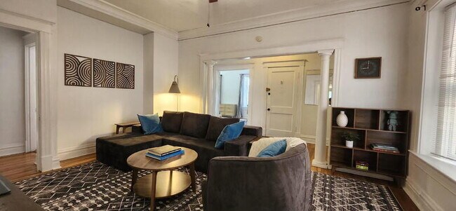 Foto del edificio - 6009 Kingsbury Ave