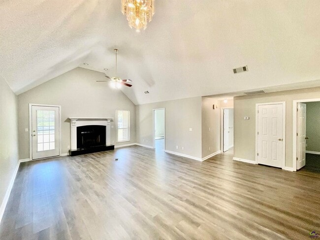 Building Photo - 213 Bayside Dr