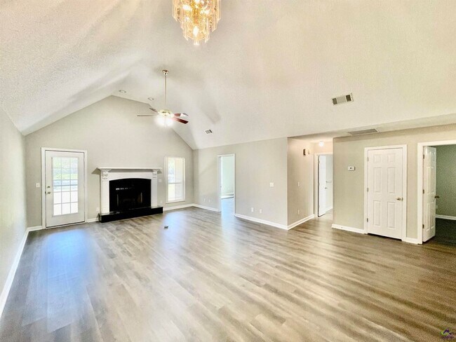 Foto del edificio - 213 Bayside Dr