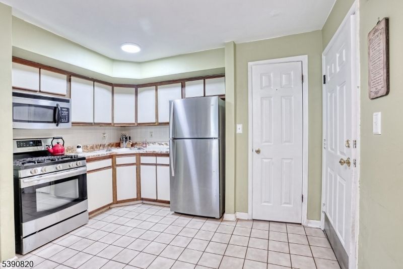 Foto del edificio - 2400 NE 10th St