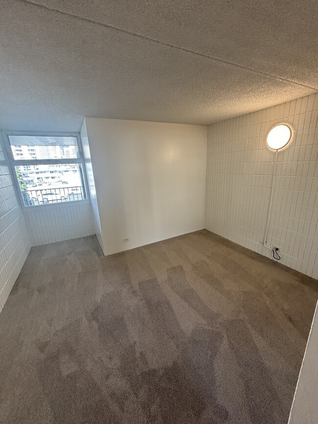 Building Photo - 1326 Ke’eaumoku St