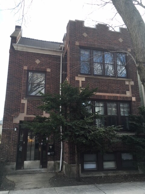 Building Photo - 3939 N Paulina St