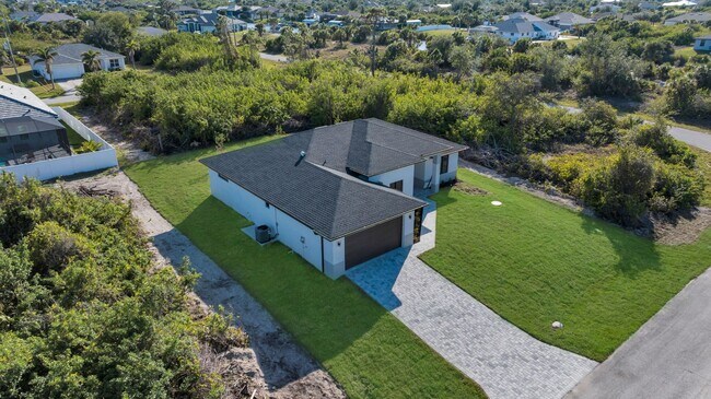 Foto del edificio - Brand-New Home for Rent – Port Charlotte, FL 33981. Qualify for a deposit-free option and save on...