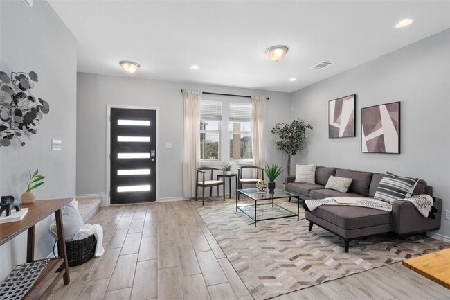 Building Photo - 1713 Yaupon Grove Ln