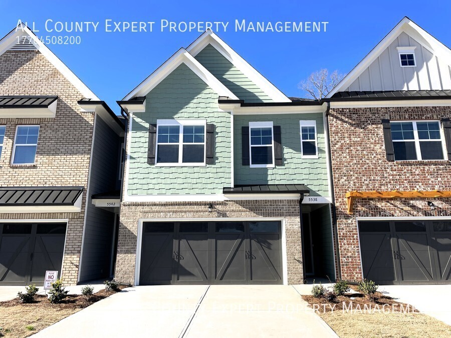 Primary Photo - Beautiful Townhome in Flowery Branch