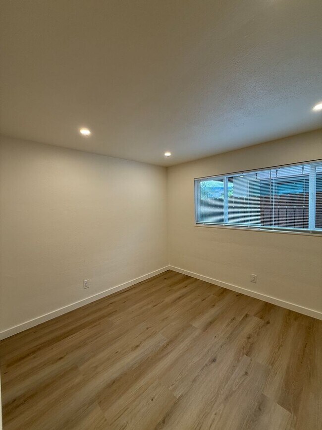 Foto del edificio - 750 Topaz Dr